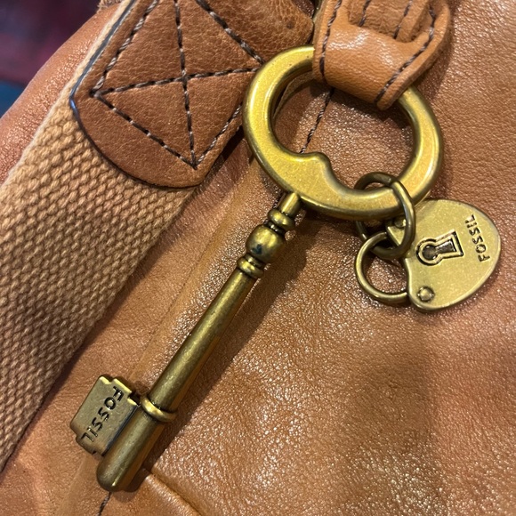 AUTHENTIC FOSSIL GENUINE SOFT PEBBLED LEATHER CROSSBODY SATCHEL WITH KEY - Picture 8 of 14